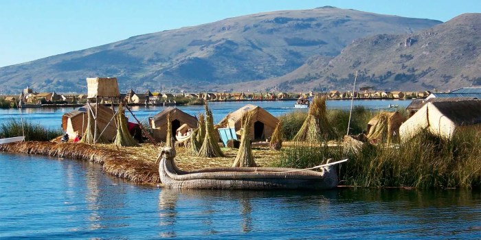 El lago titicaca es de color marrón.