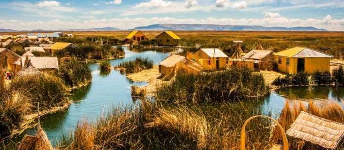 El lago titicaca es de color marrón.